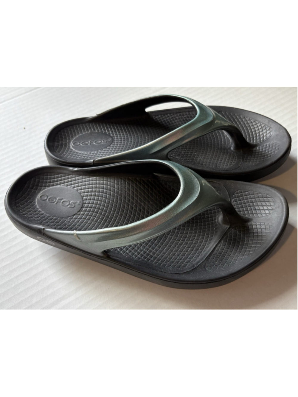 OOFOS OoLaLa LUX Blue Black Metallic Thong Recovery Flip Flop Sandals Size 7